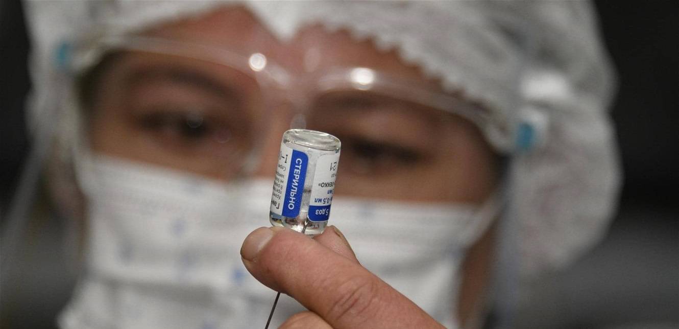 اللقاح أم الدواء؟ خبراء الصحة يكشفون خطأ 