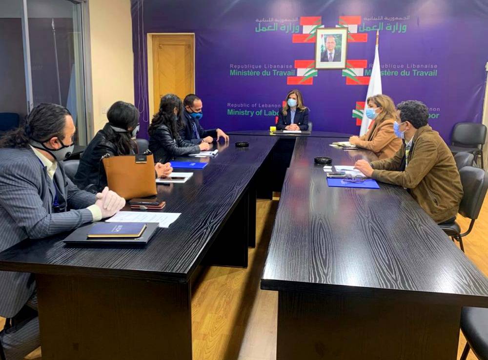 يمين تعرض آلية لتلقيح العمال الاجانب ضد كورونا لتحقيق المناعة الوطنية