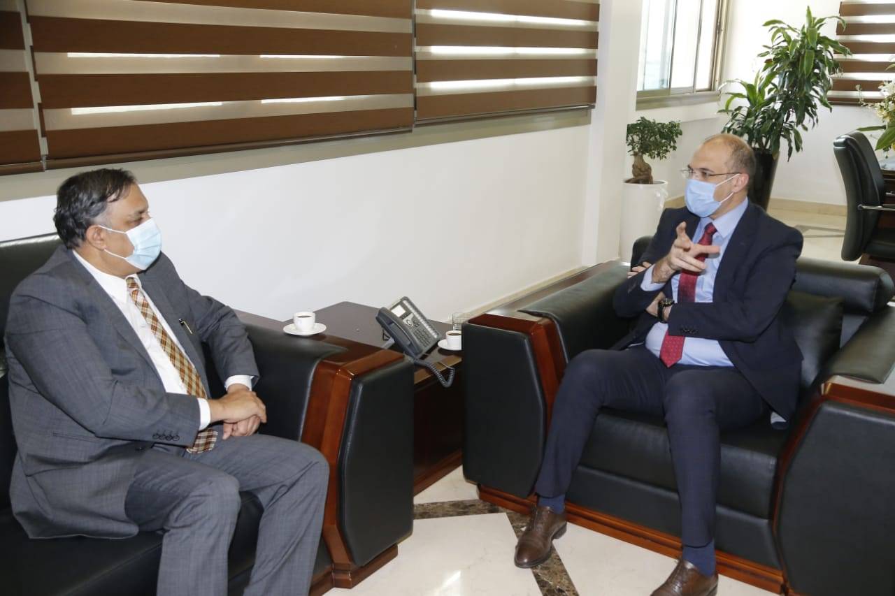 هل سيحجز لبنان كميات إضافية من اللقاحات؟