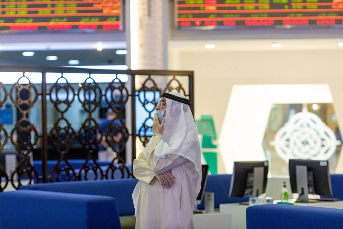 أسهم دبي تتخلف عن أداء الأسواق الناشئة بتأثر قطاع السياحة