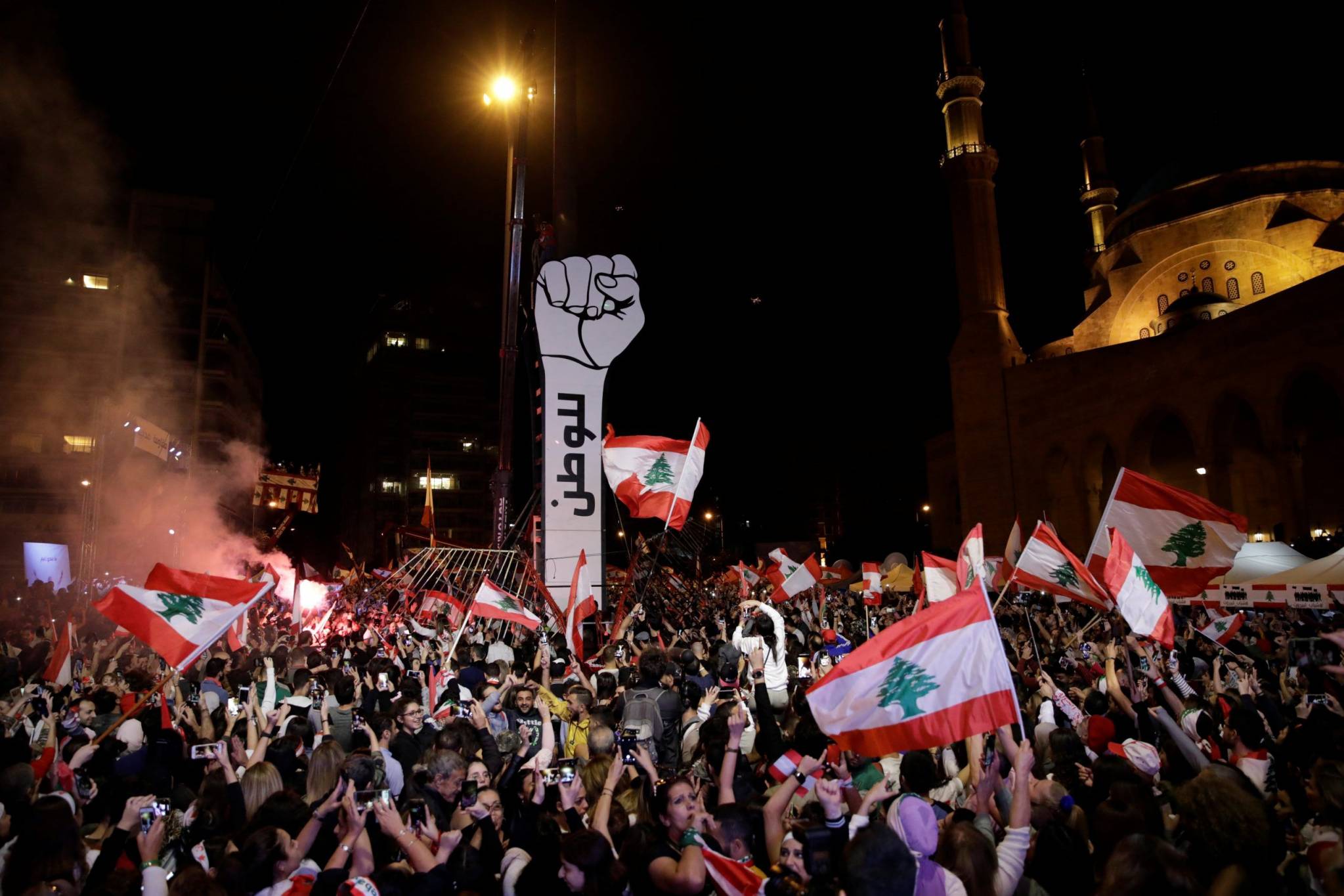 ما الذي سينقذ الوضع في لبنان :  إنتخابات نيابية أم ثورة شعبية فعلية ؟