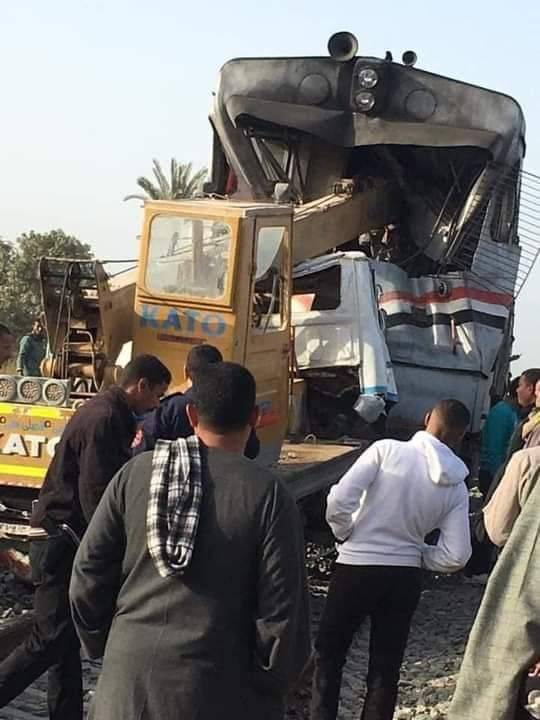 اصطدام قطار برافعة ومصرع وإصابة 5 أشخاص في مصر