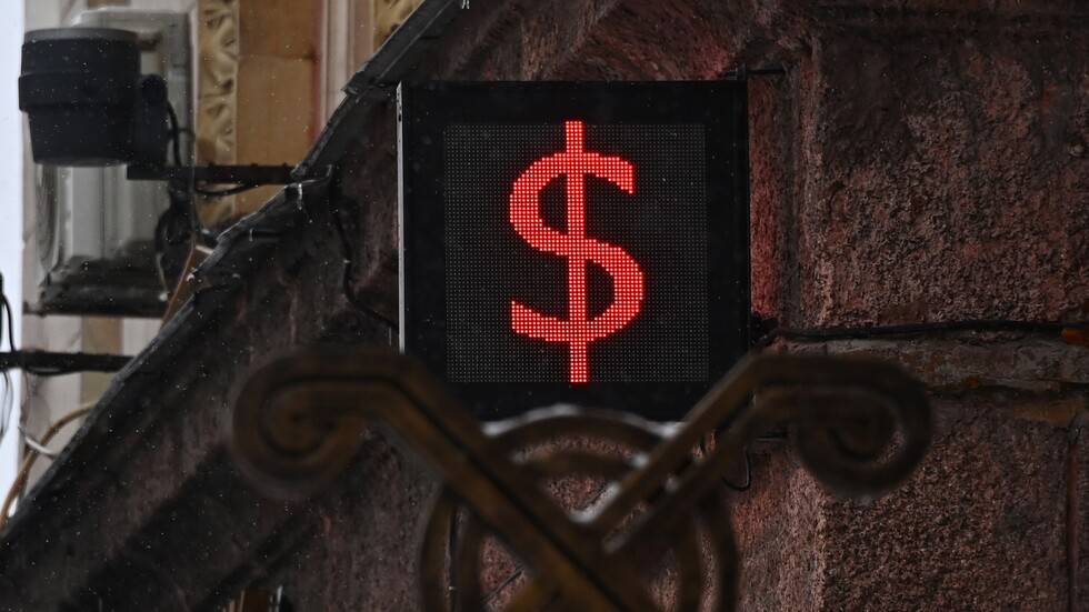 الدولار عند أعلى مستوى في أكثر من شهرين