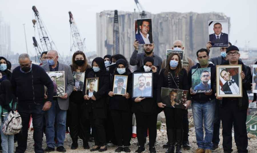 وقفة صامتة لاهالي ضحايا انفجار المرفأ في ذكرى مرور 6 أشهر