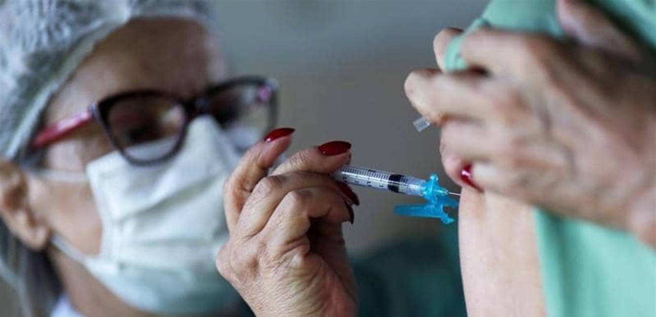 "خلطة سحرية" لمواجهة طفرات كورونا... والتجارب خلال أيام