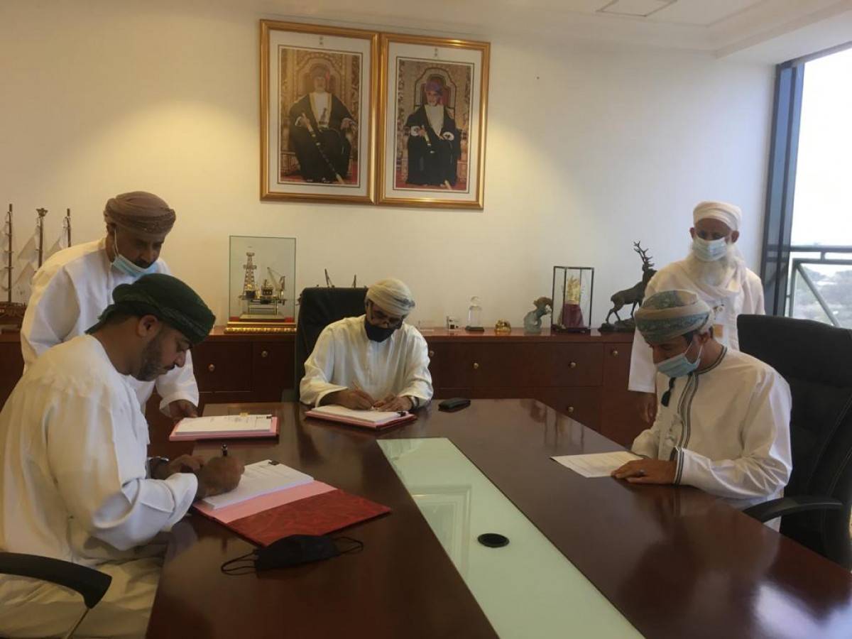 سلطنة عمان توقع اتفاقية للتنقيب عن النفط في حقل 
