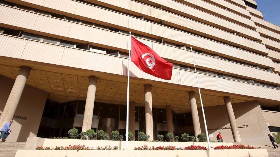 وكالة: بنوك تونسية تقرض الحكومة 250 مليون يورو لتمويل ميزانية 2021