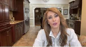شبيهة السيدة فيروز توجه لها رسالة: انا وجه من دون اسم.. وهذه هي قصتي! (فيديو)