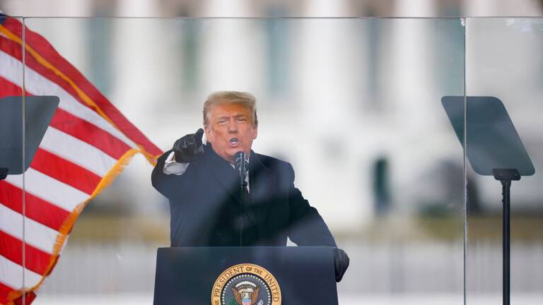 "CNN": ترامب كان غير راض عن محاميه وكاد أن يصرخ أمام التلفزيون