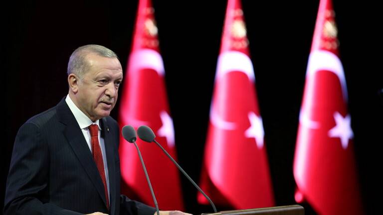 أردوغان: على رئيس وزراء اليونان لزوم حدوده