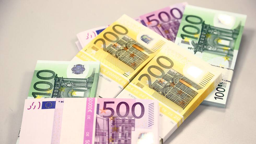 المفوضية الأوروبية تخفض توقعات النمو الاقتصادي لمنطقة اليورو
