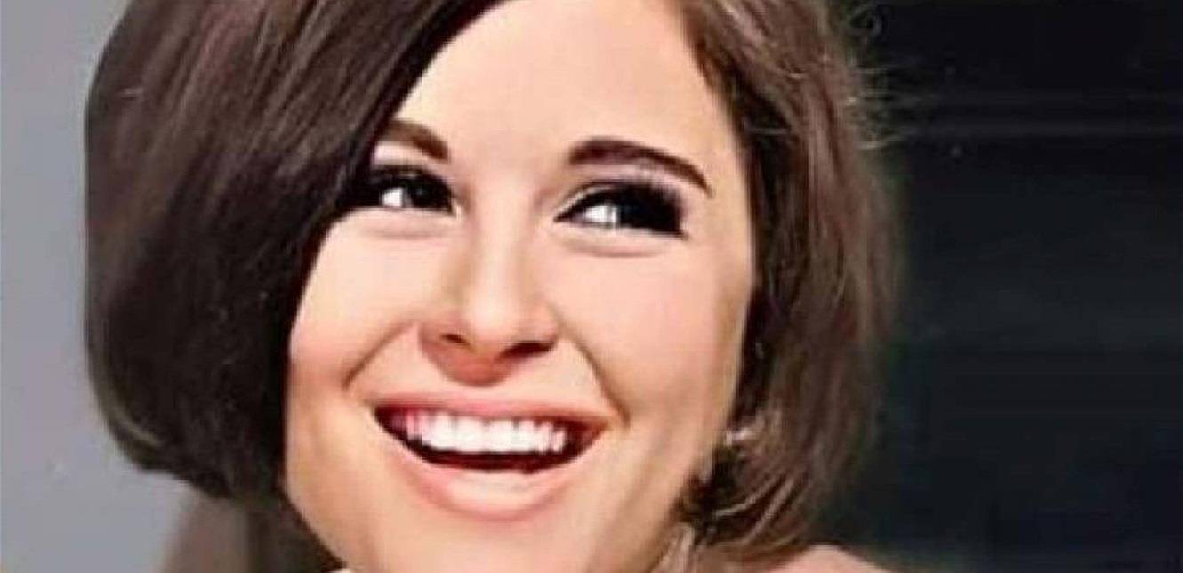 بفيديو قديم. الجمهور يستعيد لحظات حزن الفنانين مع وصول جثمان سعاد حسني