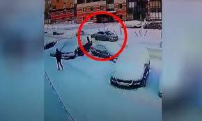 نجاة سائق بأعجوبة إثر انفجار سيارته وهو بداخلها