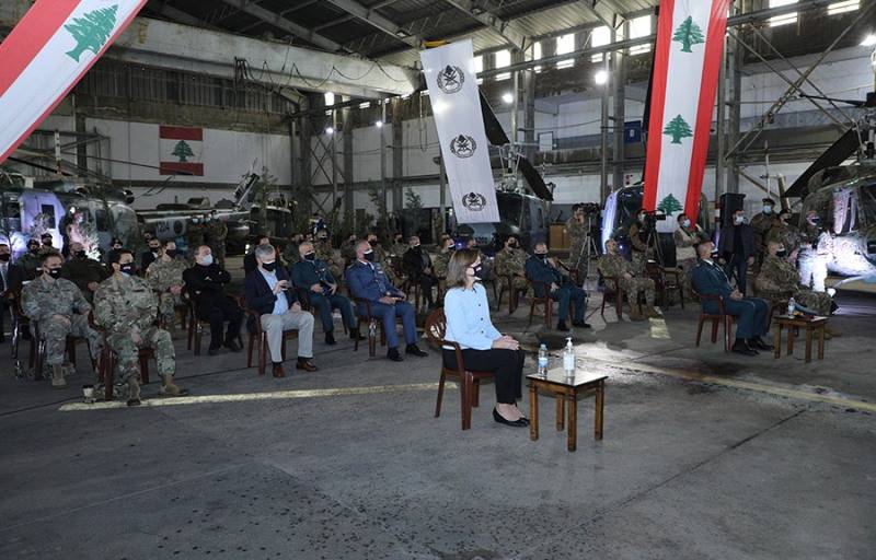 الجيش تسلم 3 طوافات HUEY 2 مقدمة من الولايات المتحدة