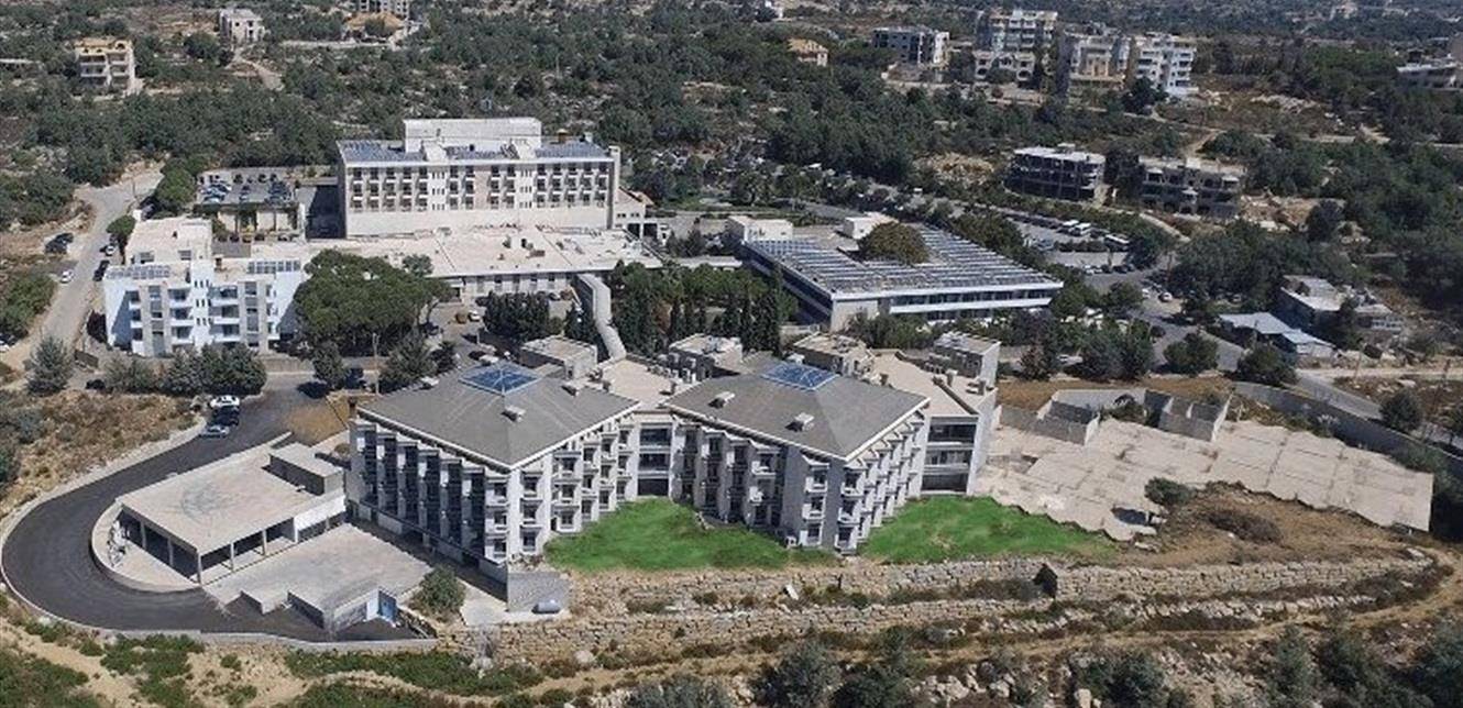 مستشفى عين وزين: بدء استقبال الراغبين بالتطعيم اعتباراً من يوم غد