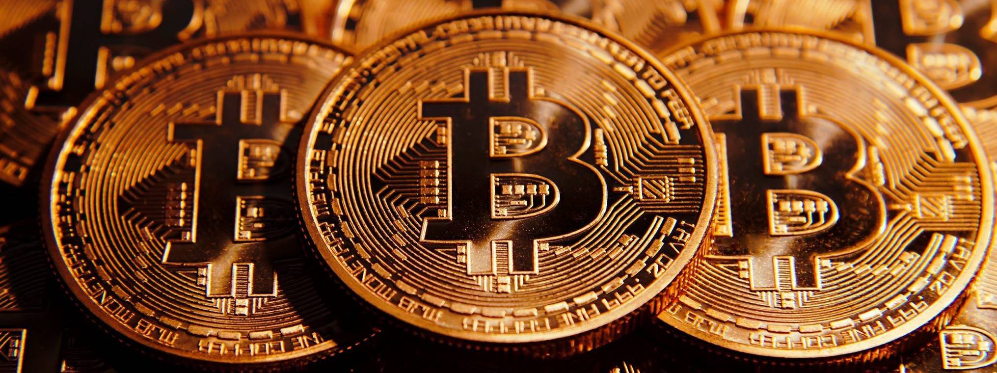بيتكوين تسجل رقما قياسيا جديدا وتقترب من حاجز 50 ألف دولار