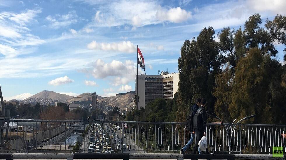 خبراء: السعر الرسمي للحوالات في سوريا يبدد موردا مهما للعملة الصعبة