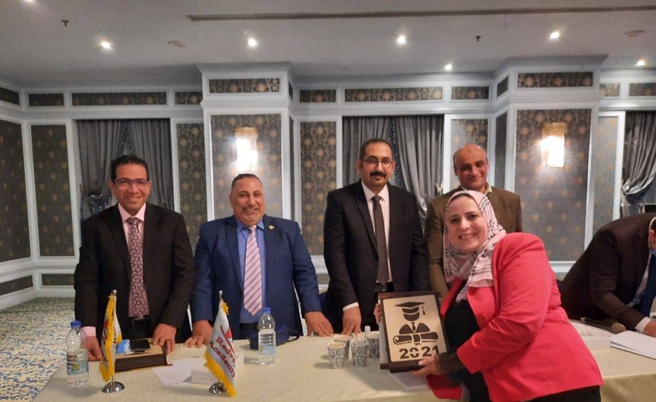 تكريم الدكتورة " نهي أوسامة " بعد نجاحها في إنشاء أكاديمية إنفيستدت