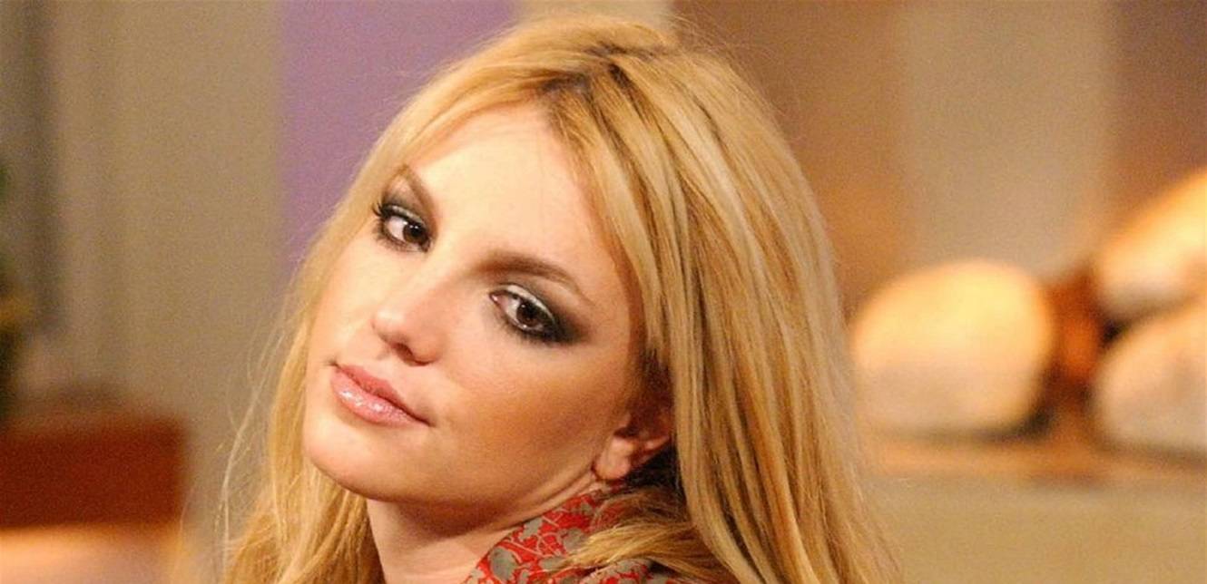 نجم عالمي يعتذر من بريتني سبيرز وجانيت جاكسون: "خذلتهما"!