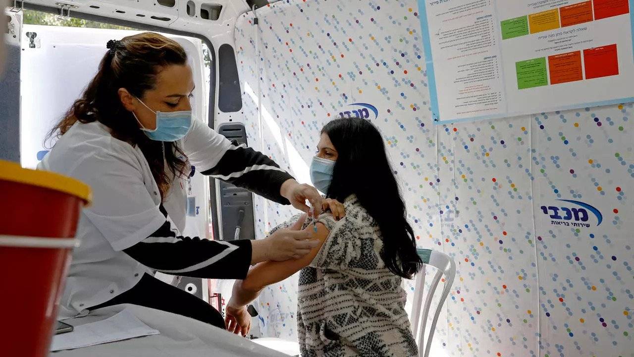 إسرائيل تنتهي من تطعيم أربعة ملايين نسمة وتطلق خطة "الشارة الخضراء"