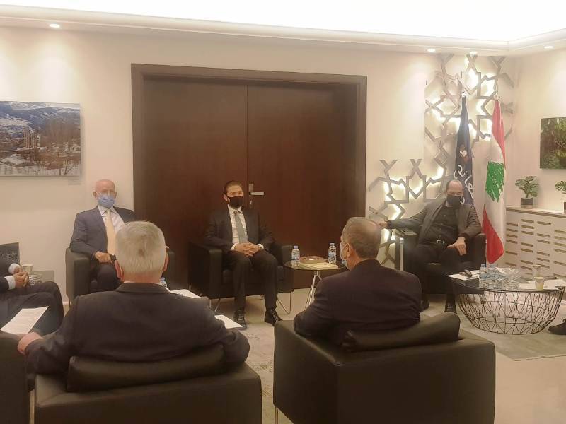 "اللقاء التشاوري": لحكومة أقطاب مصغرة 
قادرة على اتخاذ التدابير.. ووقف الانهيار