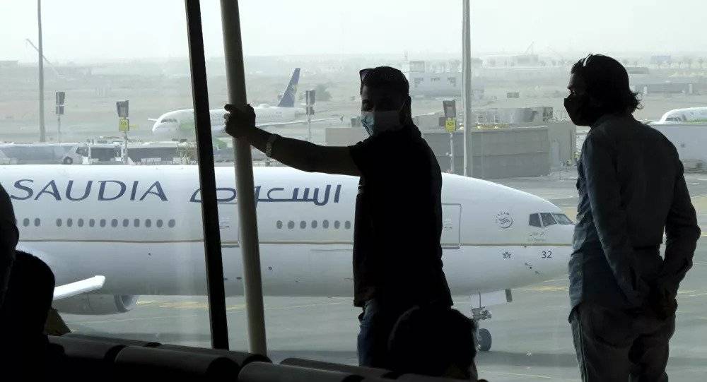 طائرة يمنية تغير مسارها إلى مطار جدة