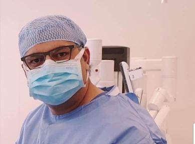 طبيب لبناني رئيساً لقسم الجراحة الآلية في المستشفى الطبي الجامعي الفرنسي