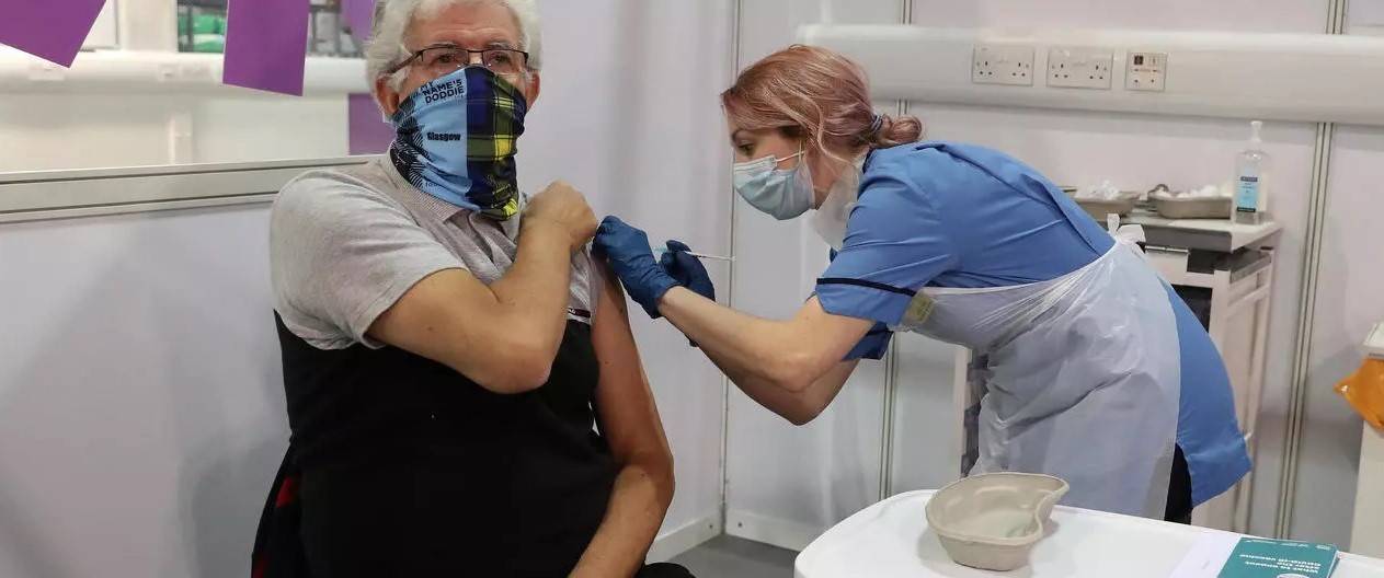 على ماذا تدل الآثار الجانبية للقاح "كوفيد-19"؟