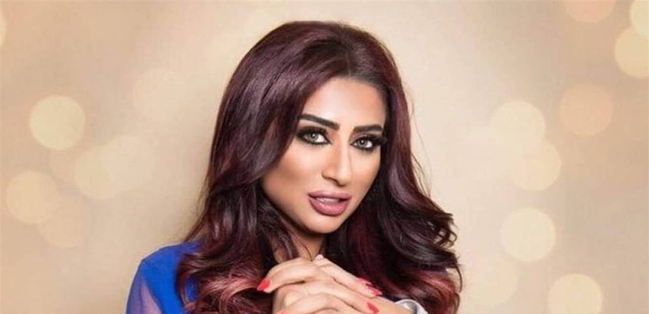 نجمة عربية تنشر صورة لها بالحجاب.. ما السبب؟!