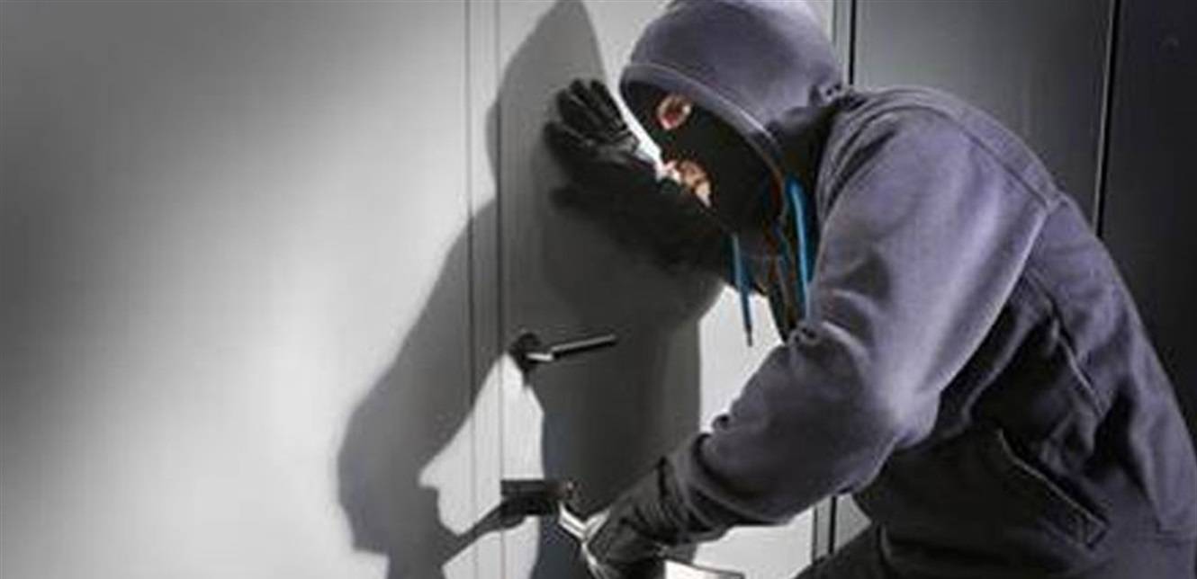عملية احتيال كبرى.. سرق أكثر من مليونَيْ طابع لبيعها مع خصومات!