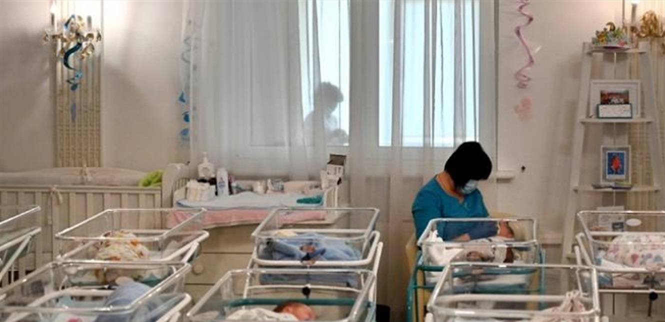 ولادة بعد عملية زرع رحم في فرنسا