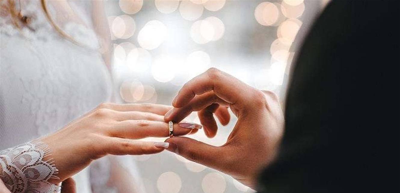 بعد طلاقه في عيد الحب.. فنان مصري يعلن خطوبته