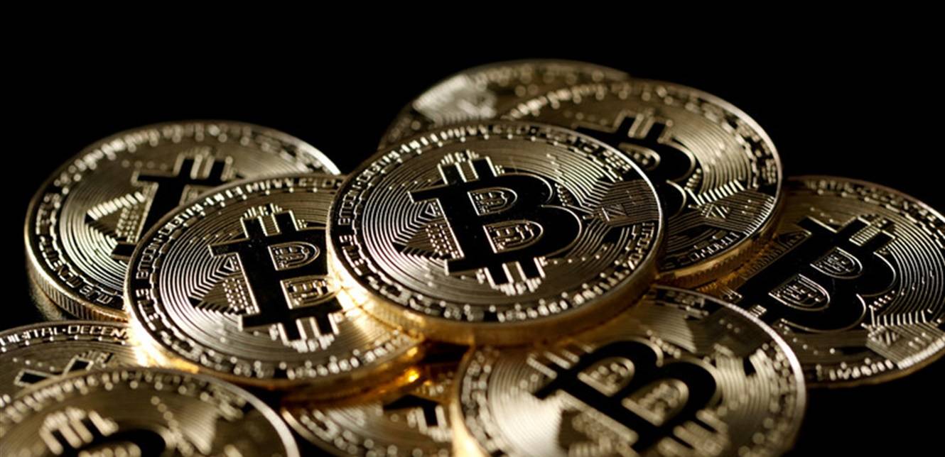 البتكوين يتخطى الـ52 ألف دولار