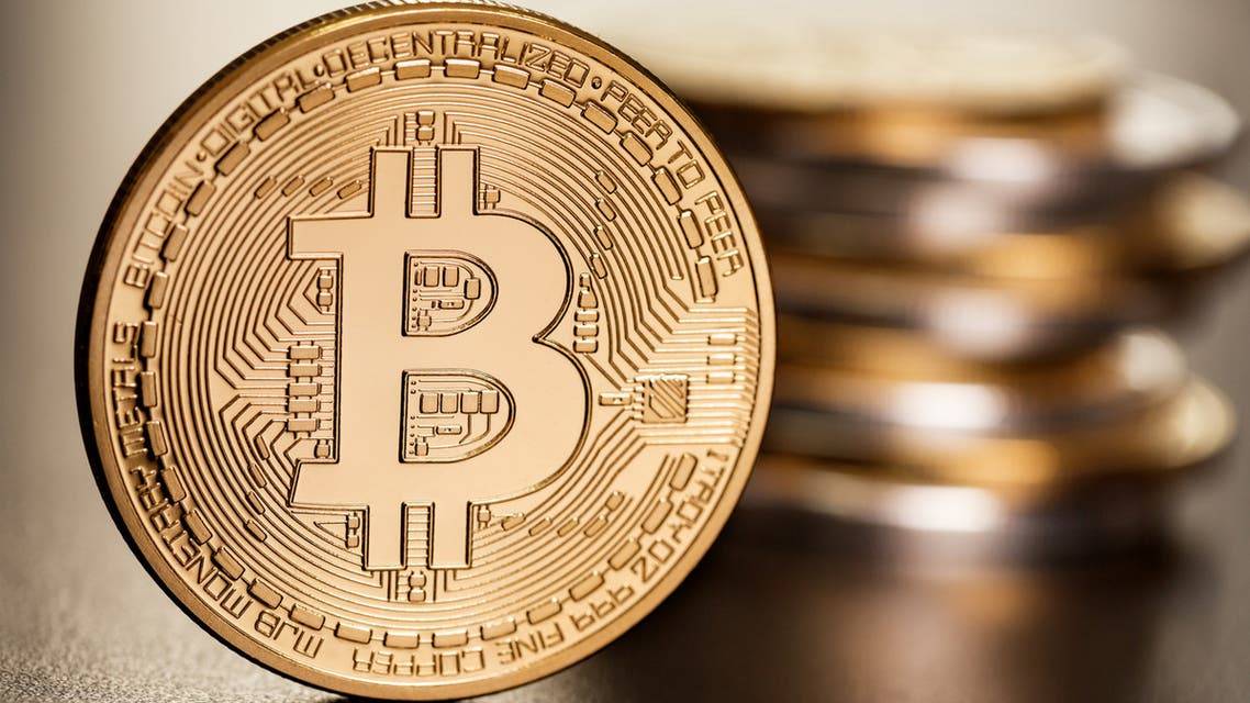 "بيتكوين" تنخفض بنسبة 10%...فكم سجلت؟