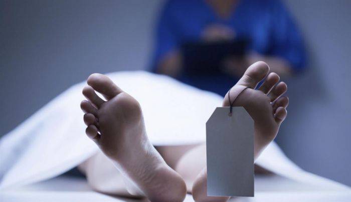 رجل يحتفظ بجثة والدته في المنزل لمدة 30 عاماً...والسبب؟