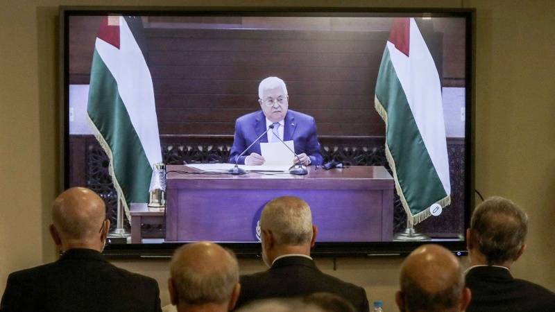 الرئيس الفلسطيني يجتمع بقيادي في "فتح" لإنهاء الخلاف بشأن الانتخابات