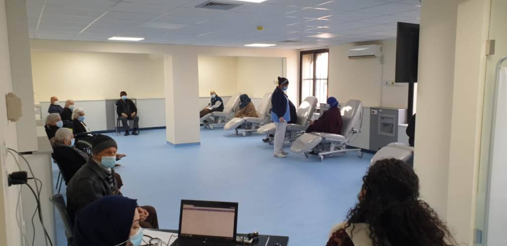 إقبال متزايد لكبار السن على اللقاح في مستشفى عكار الحكومي