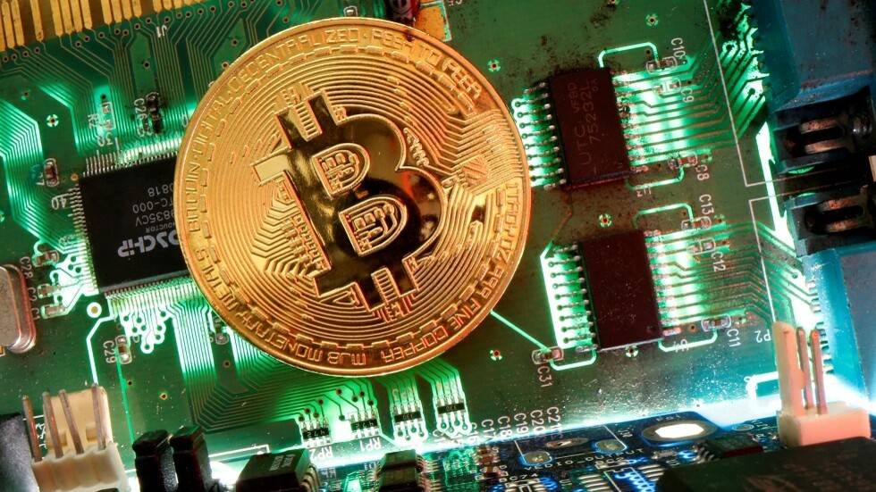 سقوط مدو لعملة "بيتكوين" الرقمية!