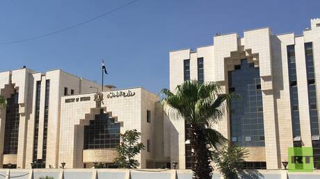 تبسيط إجراءات ترخيص الأسلحة وإجازات السوق للسوريين داخل البلاد وخارجها