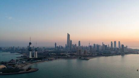 الحكومة الكويتية تغلق المنافذ البرية والبحرية للبلاد