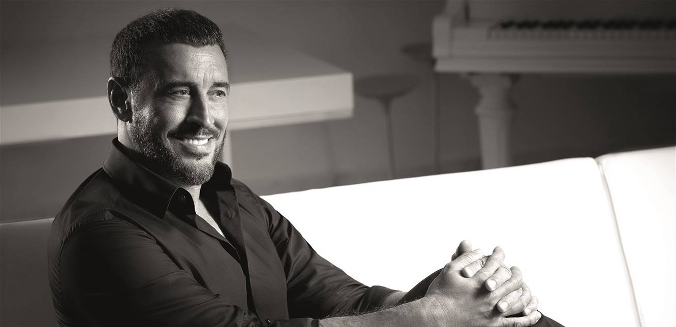 كاظم الساهر بأحدث ظهور مع حفيدتيه... أصبحتا فتاتين جميلتين (صورة)