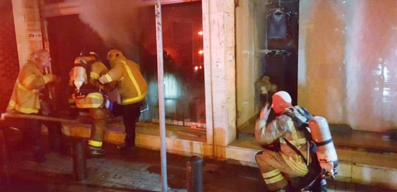 إخماد حريق داخل متجر لبيع الألبسة في جونية