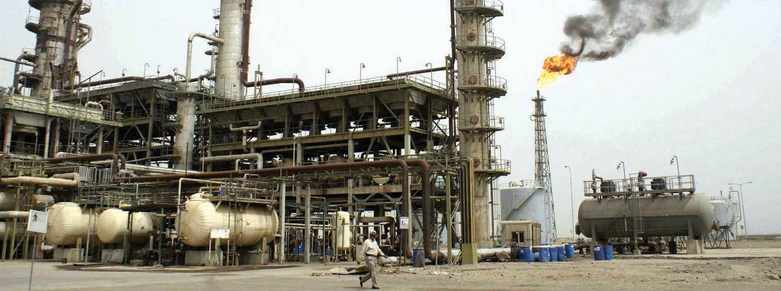 النفط يرتفع أكثر من 2% عقب بيانات تُظهر تراجع الإنتاج الأميركي