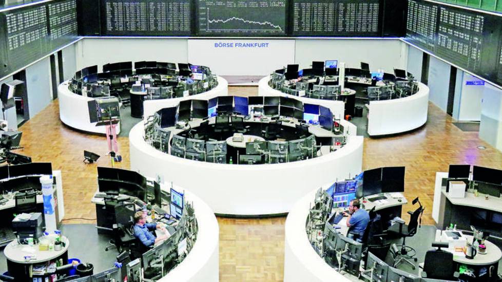 الأسهم الأوروبية تغلق منخفضة متأثرة بخسائر للتكنولوجيا وارتفاع عوائد السندات