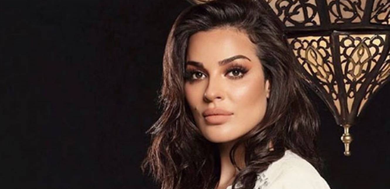 نادين نسيب نجيم للمرة الأولى بالحجاب! (صورة)