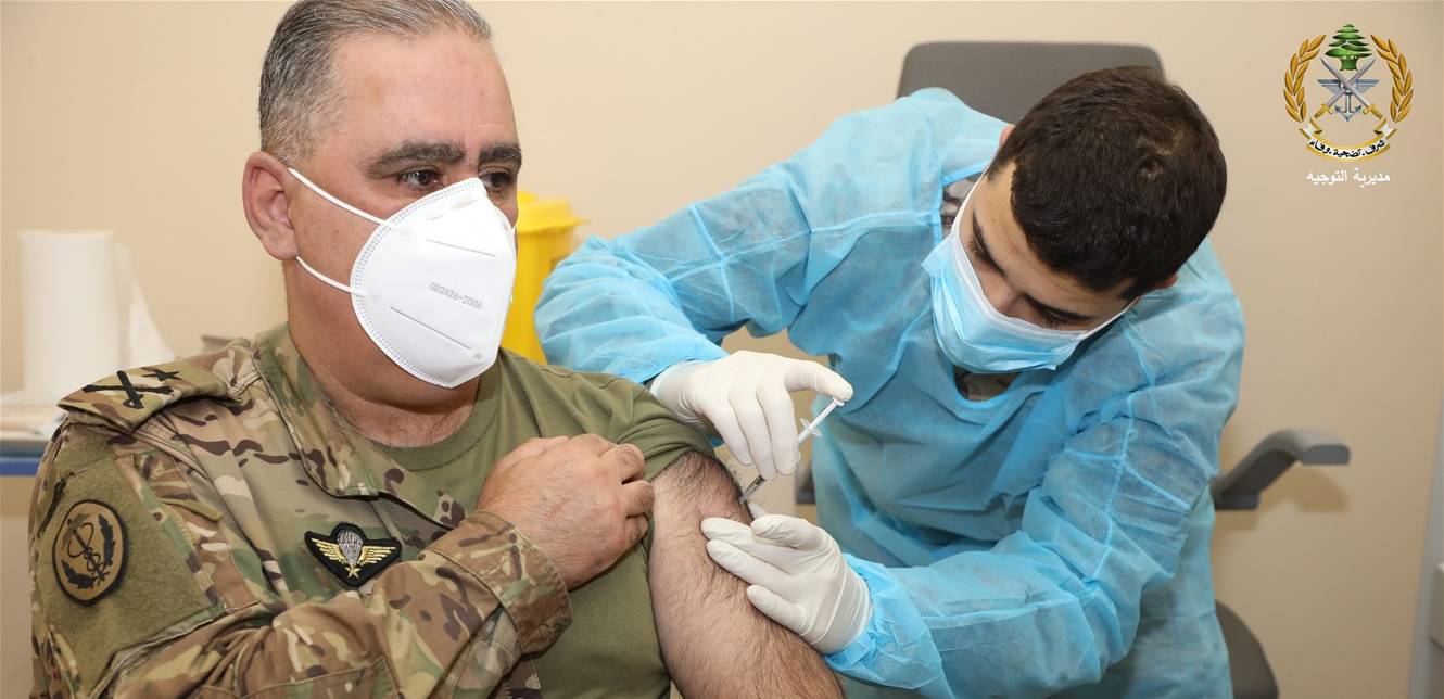 انطلاق حملة التلقيح في الطبابة العسكرية.. من هو أول من تلقى الجرعة؟