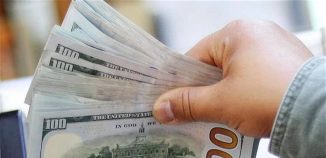 الدولار على عتبة الـ 10 آلاف.. ارتفاع جنوني فكيف افتتح اليوم في السوق الموازية؟