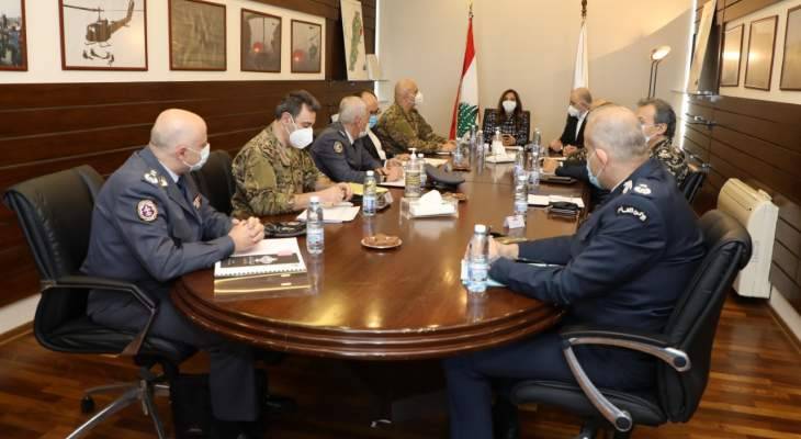إجتماع في وزارة الدفاع للبحث في موازنات الأجهزة العسكرية والأمنية