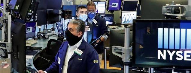 القطاعات في الولايات المتحدة تواجه موجة إفلاسات والوظائف مرهونة بمناعة جماعية