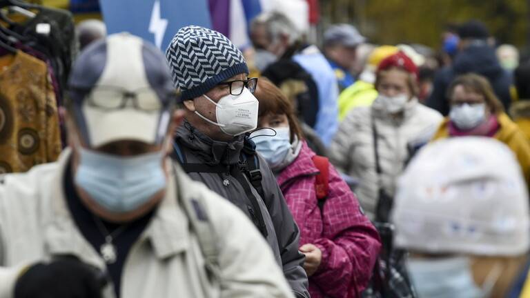 الإصابات العالمية بكورونا تتجاوز 113.67 مليون والوفيات مليونان و626218